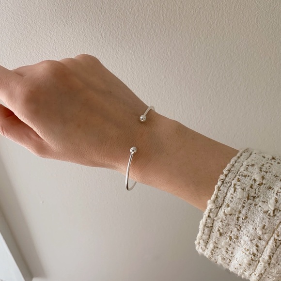 Dainty Ball Bracelet | 925 Silver - Picture 2 of 10